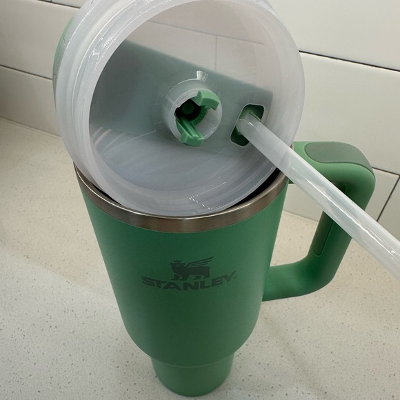 Stanley Green Tumbler with Handle - Picture 4 of 10